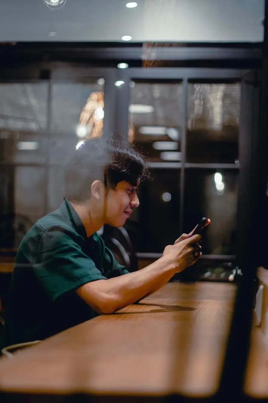 Learning in the flow of life: a Hays employee listening to Blinkist after hours